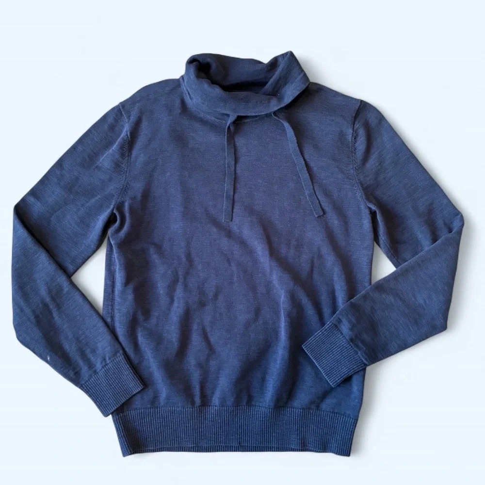 Banana Republic navy blue cotton slub turtleneck Minimalist preppy casual